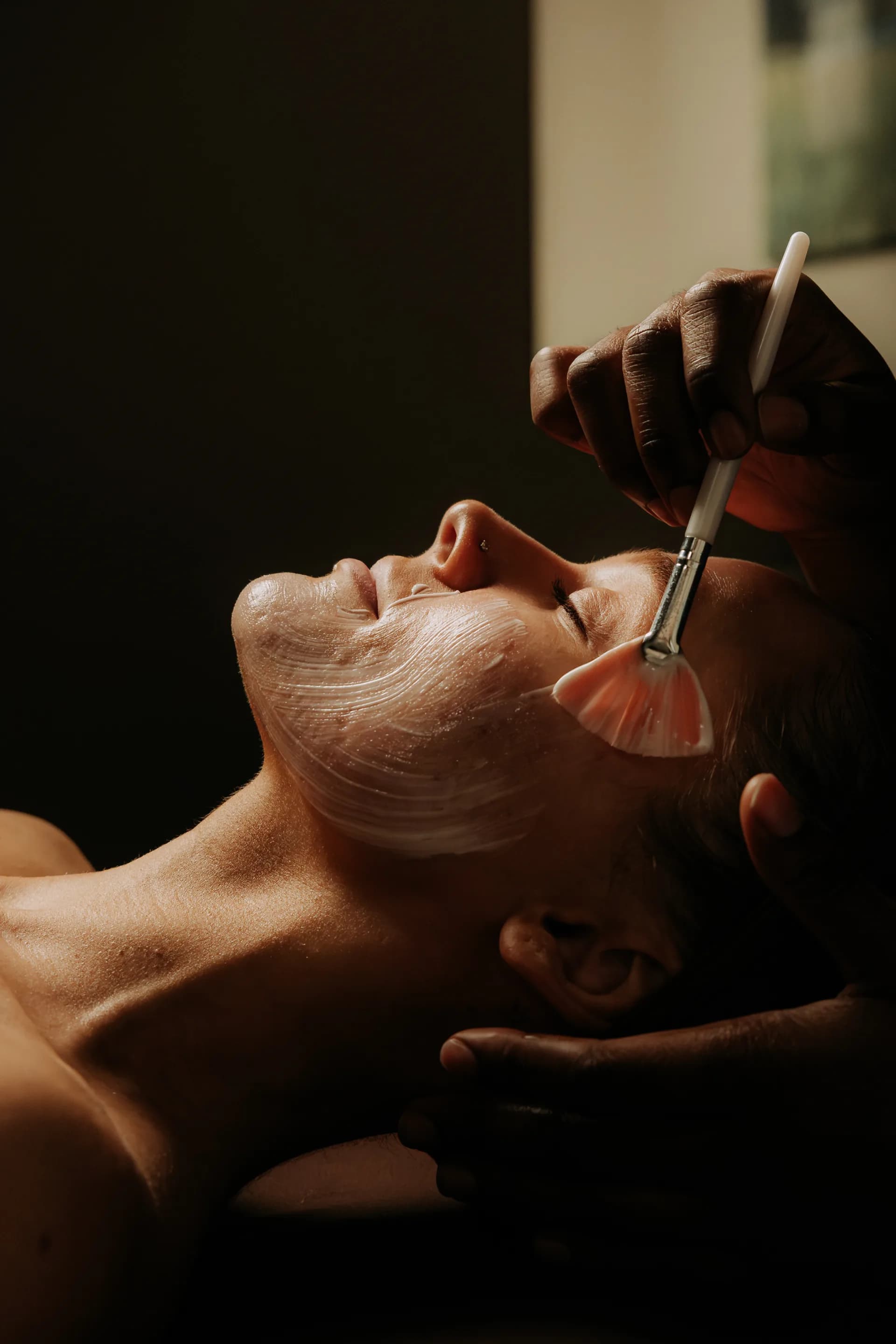 A Spavia esthetician applies a facial treatment