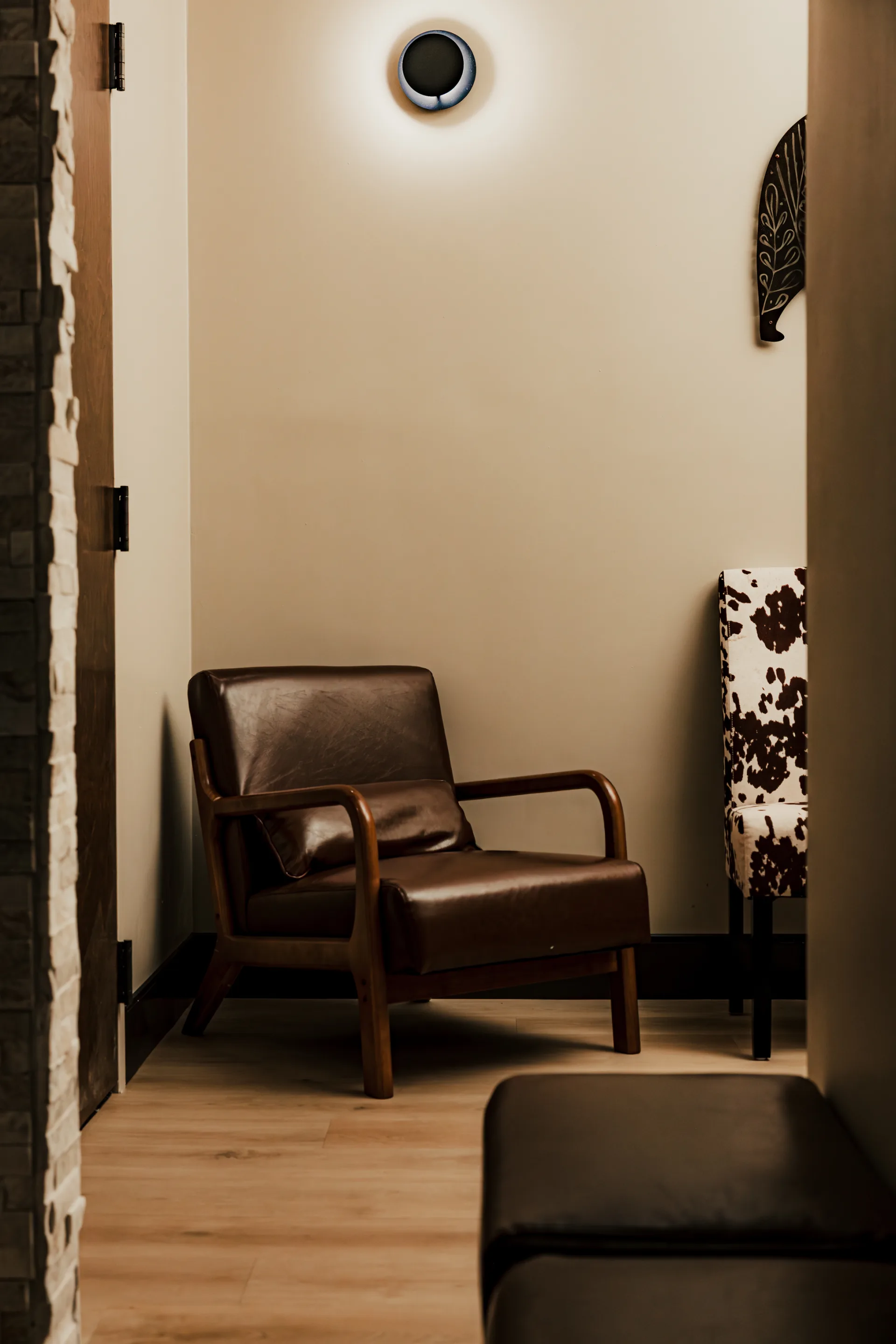 Spavia Retreat Room with leather chair