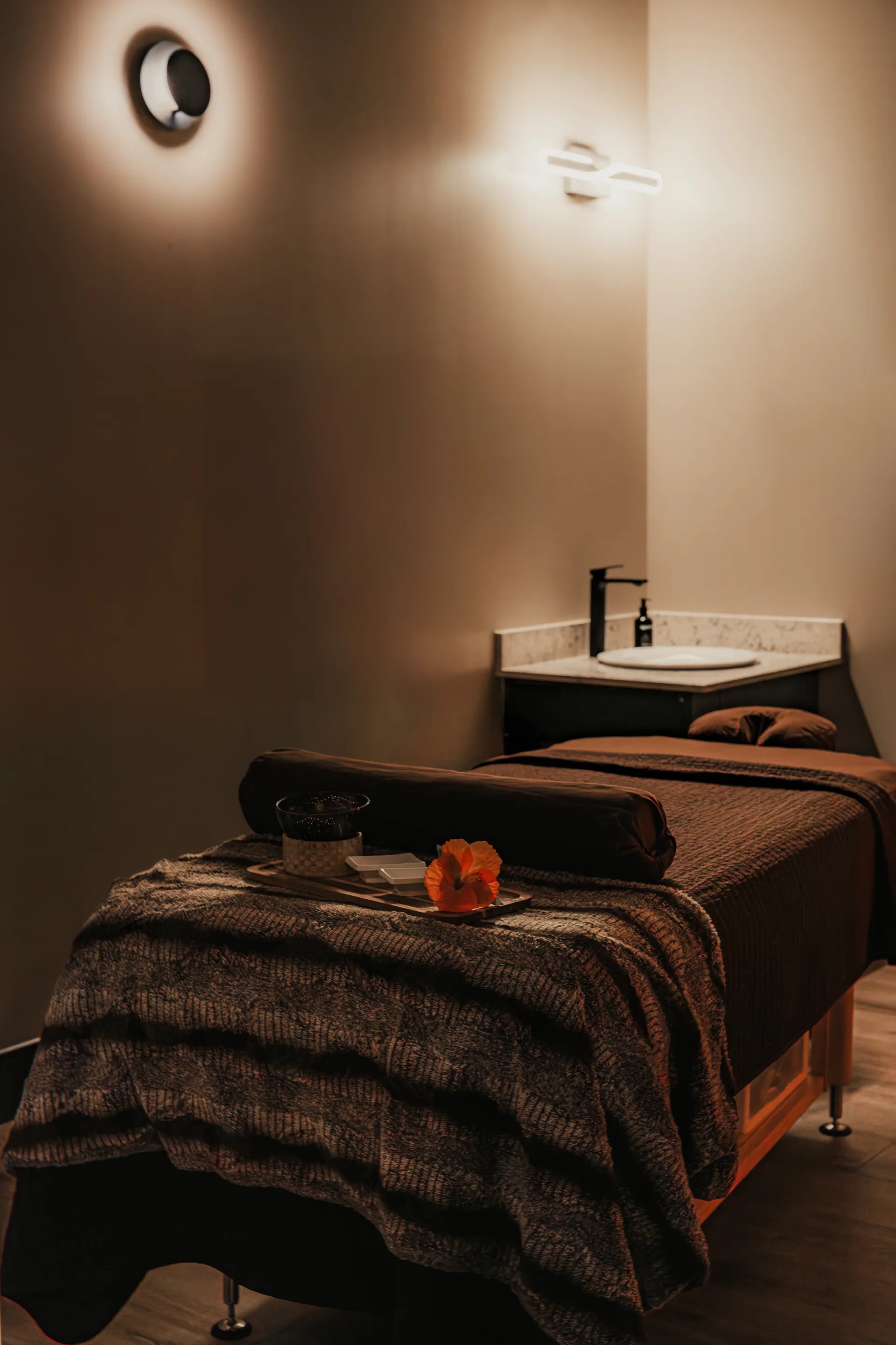Spavia treatment room with ambient lighting